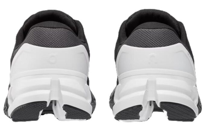 Cloudflyer 4 “Black White”