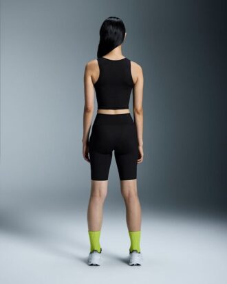 Kadın Studio Cut-Out Crop